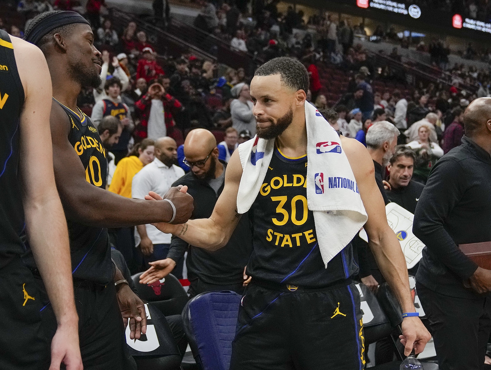 科尔:库里和巴特勒之间配合得很好 巴特勒攻防俱佳